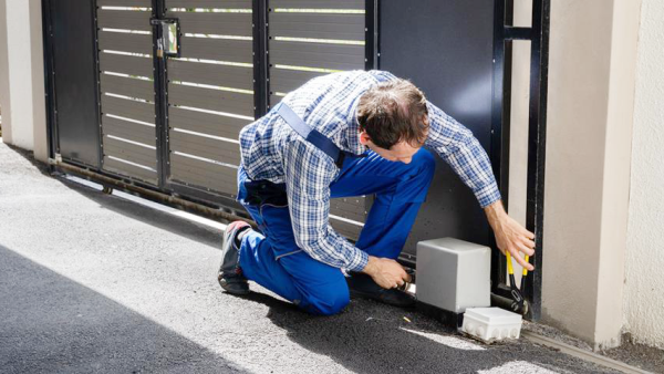 Maintenance of motorised gates and doors, safety measurements and checks